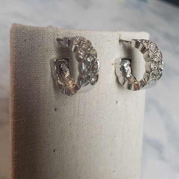Avon Faux Diamonds Earrings - Picture 5 of 8